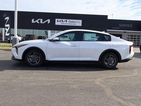 New 2025 Kia K4 LXS image 4