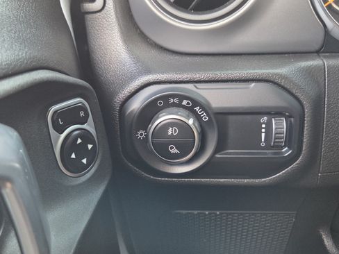 Used 2023 Jeep Gladiator Sport AWD/4WD image 15