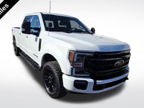 Used 2022 Ford F250 Lariat w/ Black Appearance Package image 3