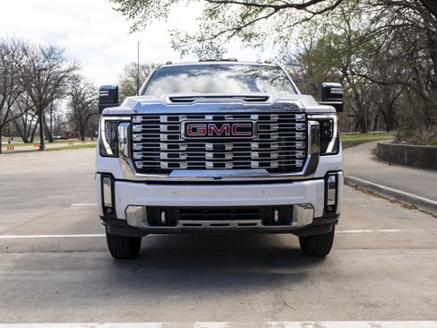 Used 2024 GMC Sierra 3500 Denali w/ Denali Reserve Package image 3