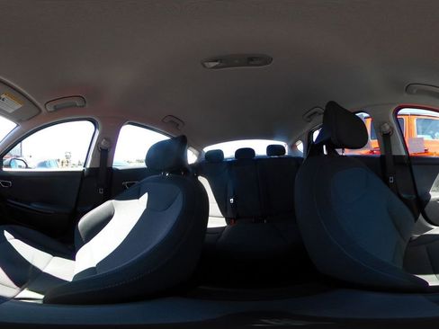 Used 2025 Kia K4 LXS image 41