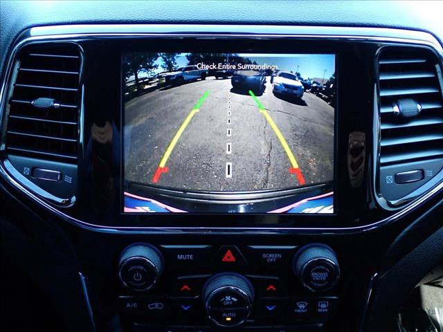 Used 2021 Jeep Grand Cherokee Laredo X AWD/4WD image 19