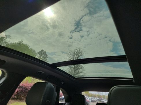 New 2025 Porsche Macan image 40