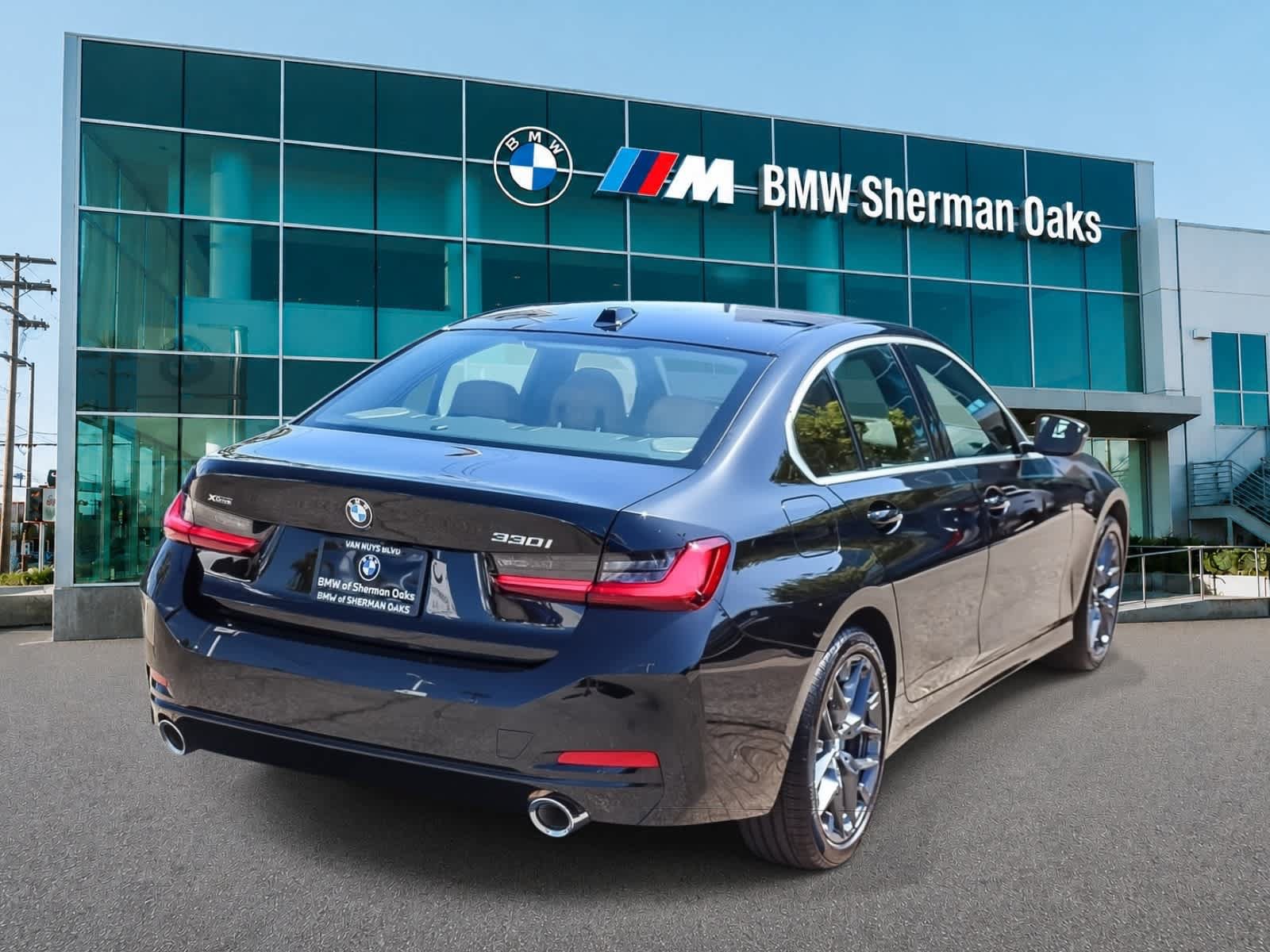 Used 2026 BMW 330i xDrive Sedan AWD/4WD image 4
