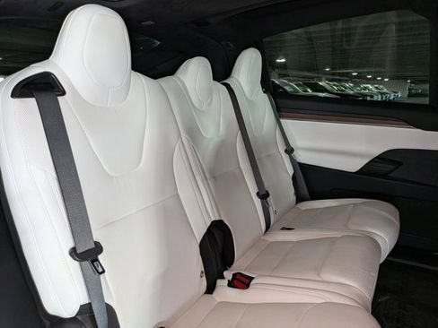 Used 2022 Tesla Model X image 19