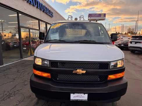 Used 2025 Chevrolet Express 2500 Extended w/ Communications Package image 8