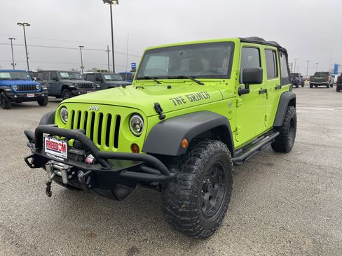 Used 2012 Jeep Wrangler Unlimited Rubicon w/ Connectivity Group image 8