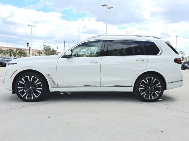 Used 2023 BMW X7 xDrive40i w/ Parking Assistance Package AWD/4WD image 4
