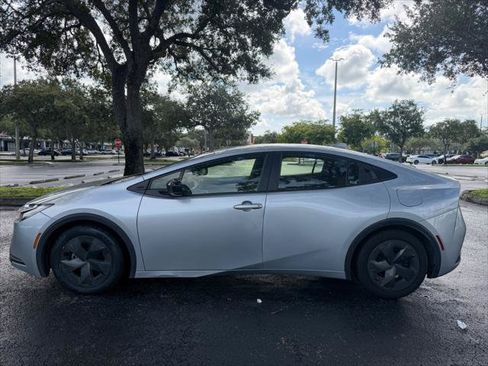 Used 2023 Toyota Prius LE FWD image 7