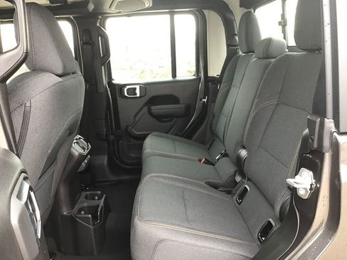 New 2025 Jeep Gladiator Sport image 17