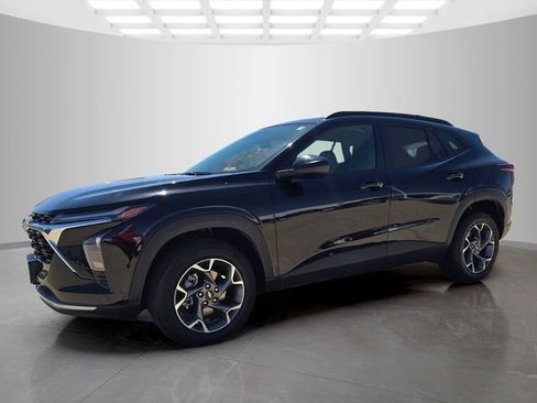 Used 2025 Chevrolet Trax LT w/ LT Convenience Package FWD image 6