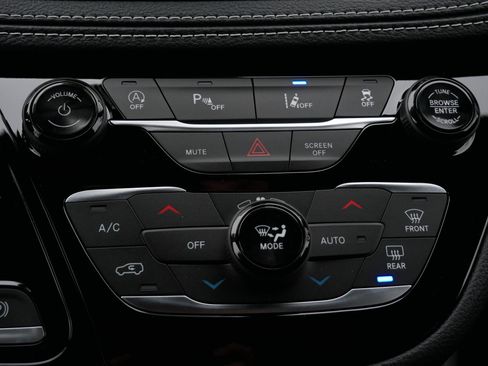 New 2026 Chrysler Pacifica Limited w/ Trailer Tow Group image 18