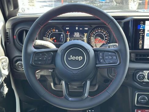 Used 2024 Jeep Gladiator Rubicon w/ Technology Group image 16