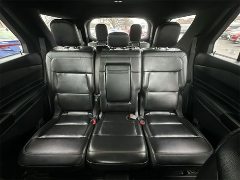 Used 2020 Ford Explorer XLT w/ Equipment Group 202A image 21