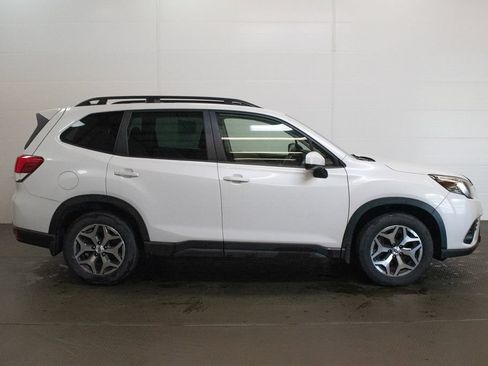 Used 2023 Subaru Forester Premium AWD/4WD image 3