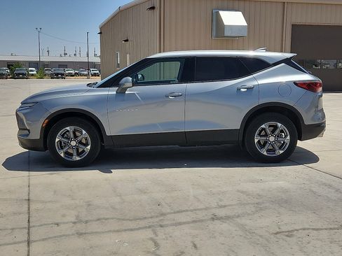 Used 2025 Chevrolet Blazer LT AWD/4WD image 2