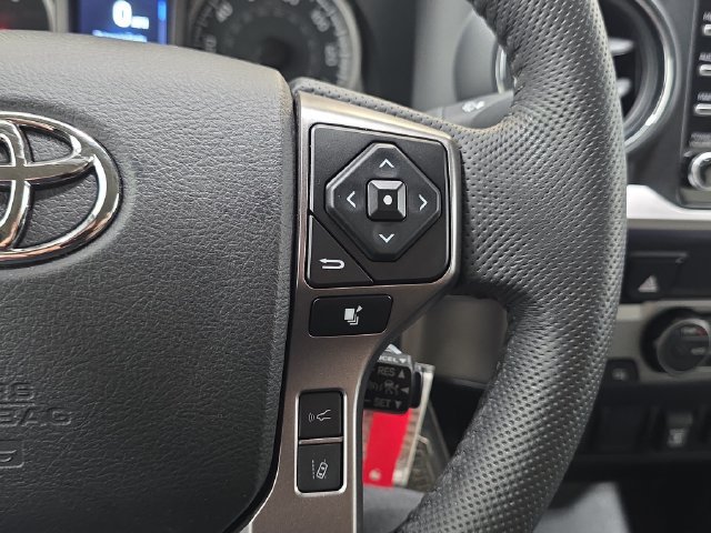 Certified 2022 Toyota Tacoma SR5 AWD/4WD image 14
