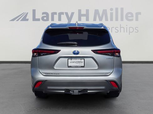 Used 2024 Toyota Highlander XLE image 4