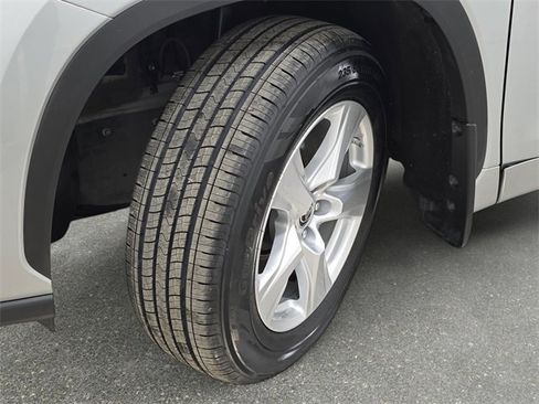 Certified 2024 Toyota Highlander LE image 27