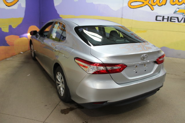 Used 2018 Toyota Camry LE FWD image 6