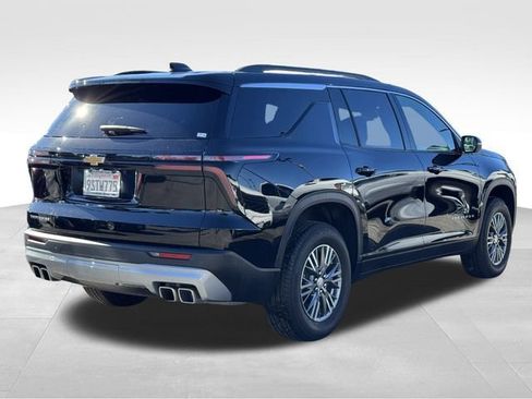 New 2025 Chevrolet Traverse LT image 4
