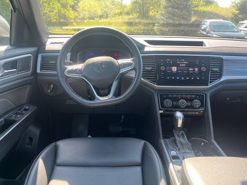 Certified 2023 Volkswagen Atlas Cross Sport SE w/ Panoramic Sunroof Package AWD/4WD image 20