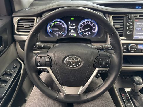 Used 2019 Toyota Highlander XLE image 20