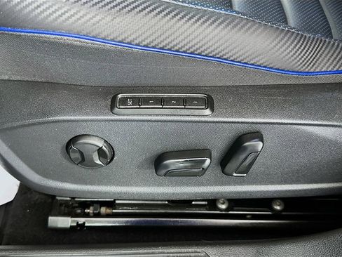 Used 2022 Volkswagen Golf R image 19