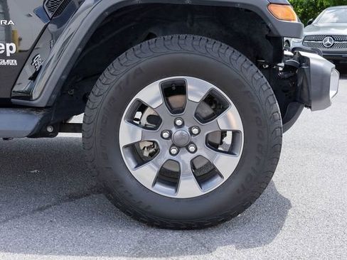 Used 2018 Jeep Wrangler Unlimited Sahara AWD/4WD image 11