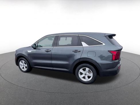 Used 2023 Kia Sorento LX image 10