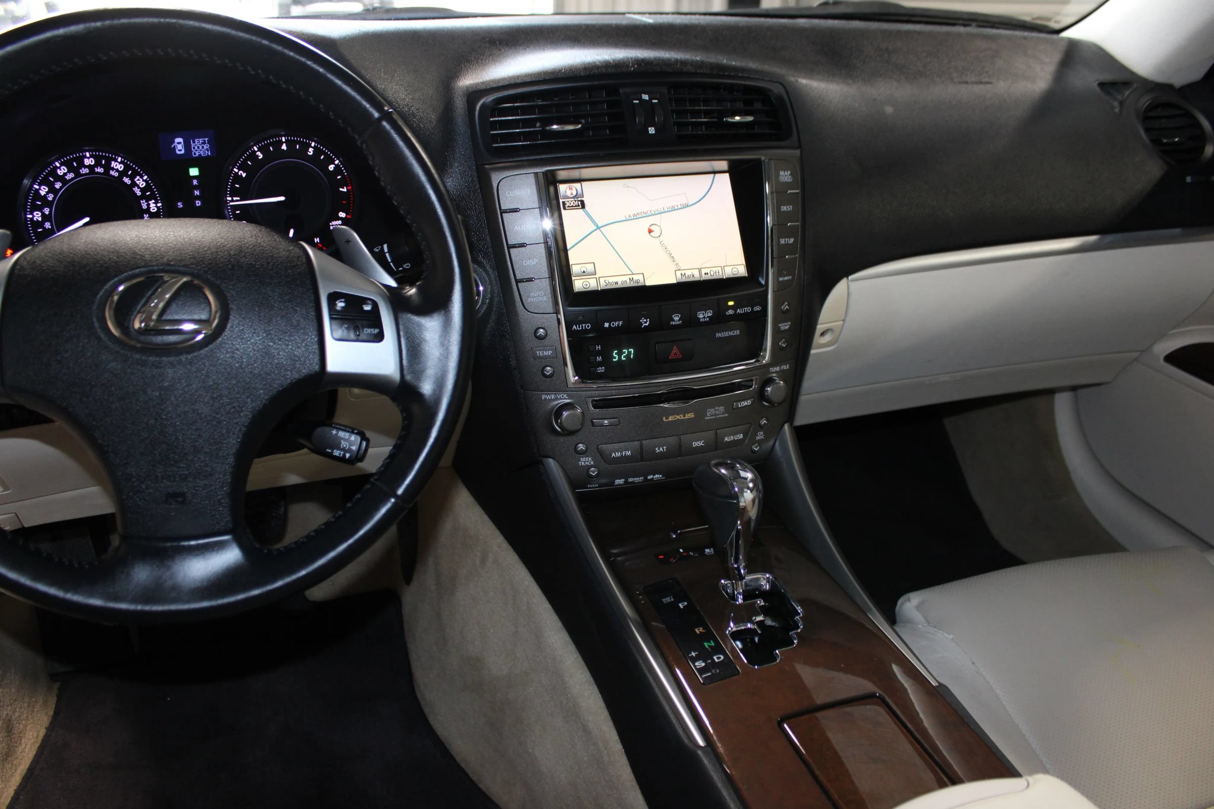 Used 2011 Lexus IS 350C RWD image 19