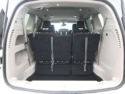 Used 2023 Chrysler Pacifica Touring-L FWD image 26