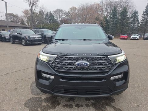 Certified 2022 Ford Explorer XLT w/ Equipment Group 202A image 10