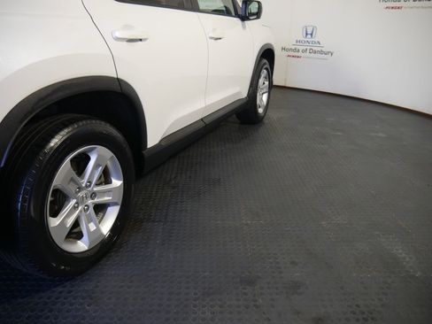 Used 2023 Honda Pilot LX image 4