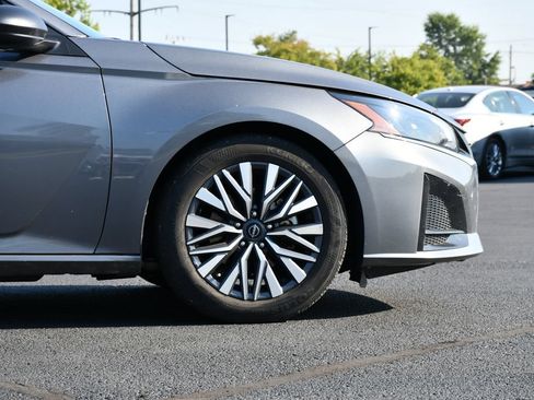 Used 2024 Nissan Altima 2.5 SV FWD image 9