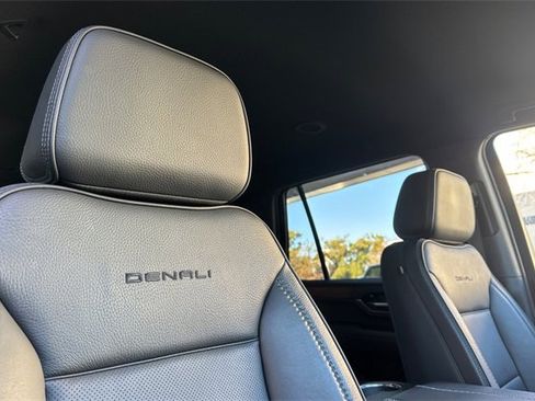 Used 2025 GMC Yukon Denali image 18
