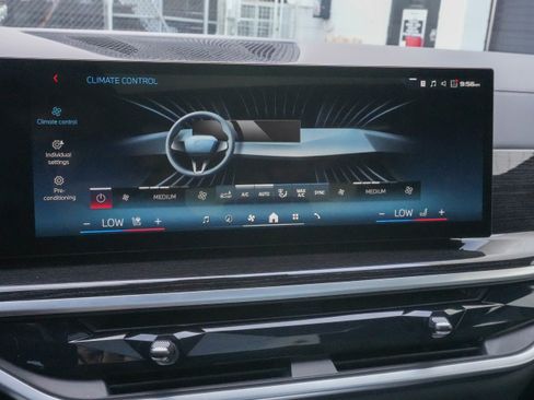 Used 2026 BMW X7 M60i image 19