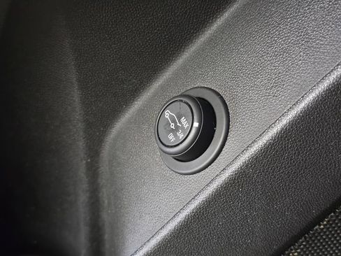 Used 2019 Chevrolet Equinox LT w/ Driver Convenience Package FWD image 14