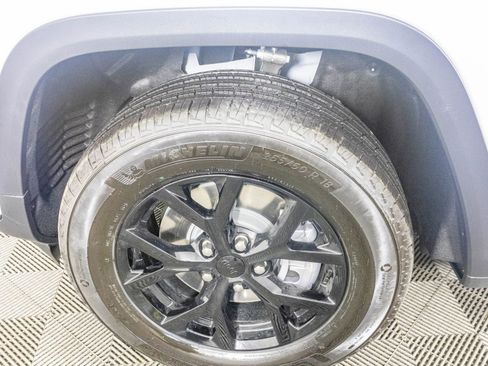 New 2025 Jeep Grand Cherokee L Altitude image 12