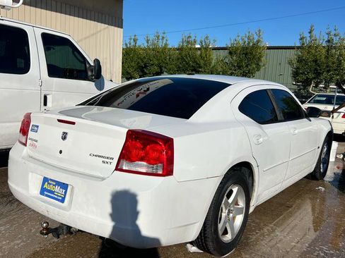 Used 2010 Dodge Charger SXT RWD image 3