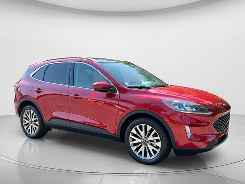 Used 2022 Ford Escape Titanium w/ Class II Trailer Tow Package AWD/4WD image 3
