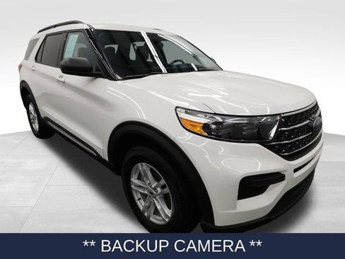Used 2022 Ford Explorer XLT image 2