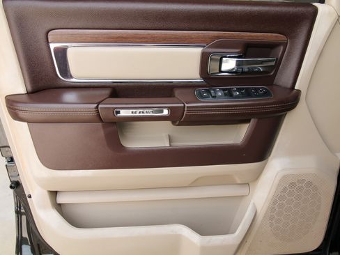 Used 2017 RAM 2500 Laramie w/ Convenience Group image 20