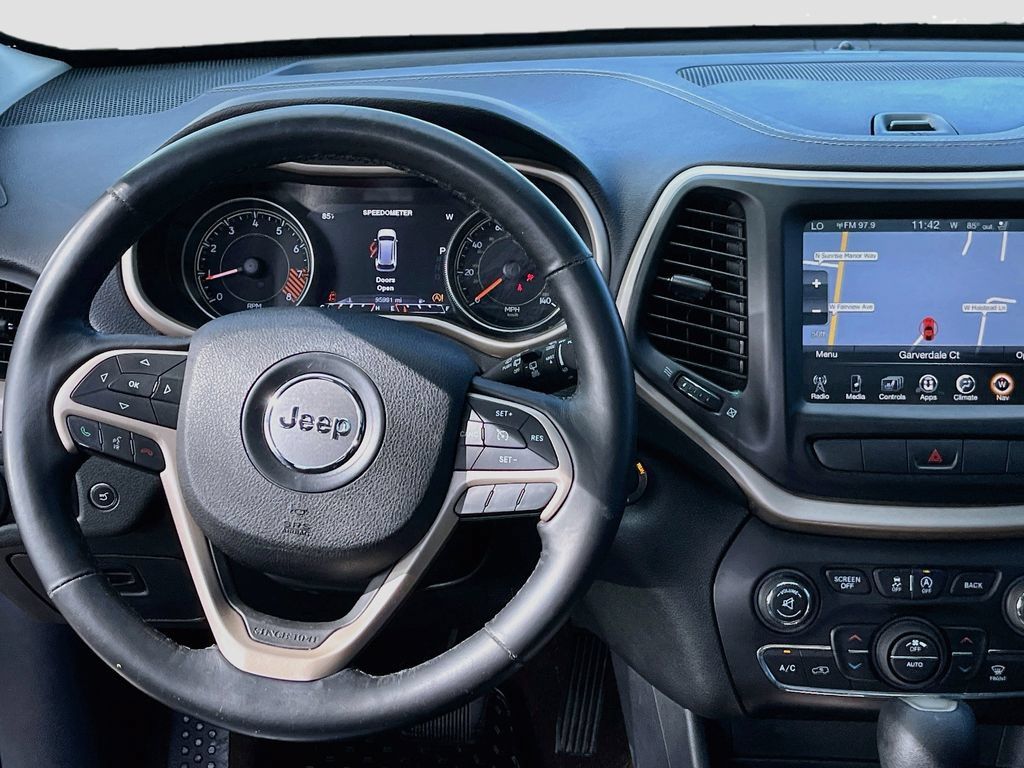Used 2015 Jeep Cherokee Limited w/ Luxury Group AWD/4WD image 23