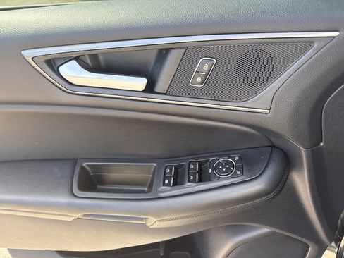 Used 2022 Ford Edge SE w/ Black Appearance Package image 17