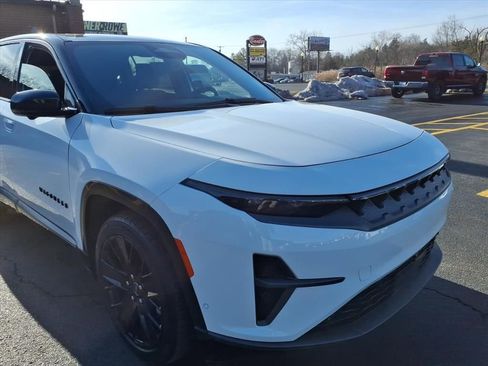 Used 2024 Jeep Wagoneer Launch Edition image 8