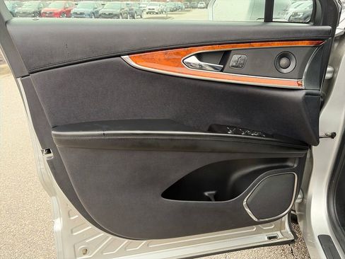 Used 2019 Lincoln Nautilus Reserve image 14