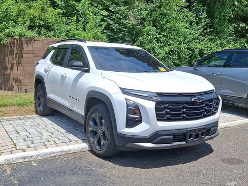 Used 2026 Chevrolet Equinox LT w/ Convenience Package II FWD image 5