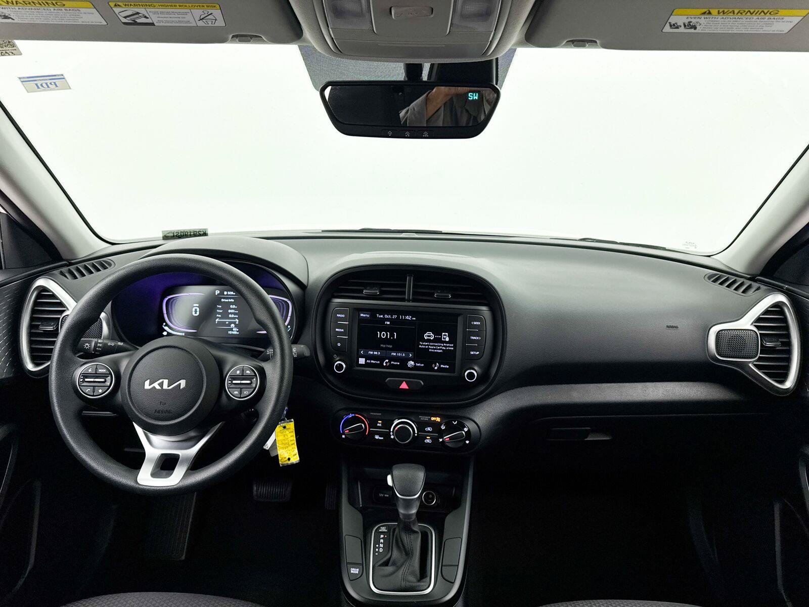 Used 2025 Kia Soul LX w/ LX Technology Package FWD image 22