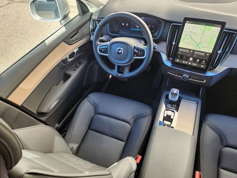 Certified 2025 Volvo XC90 B5 Core w/ Climate Package image 10